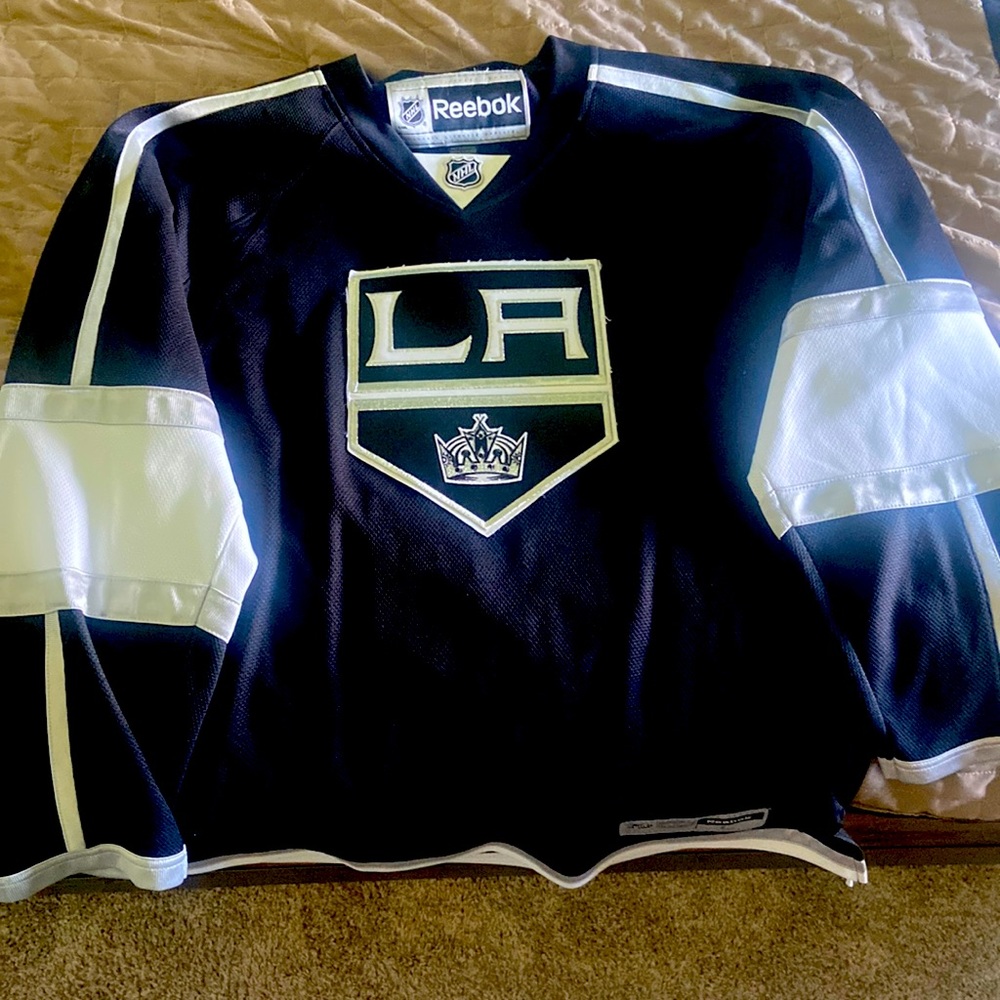 LA Kings official home jersey (Drew Doughty)
